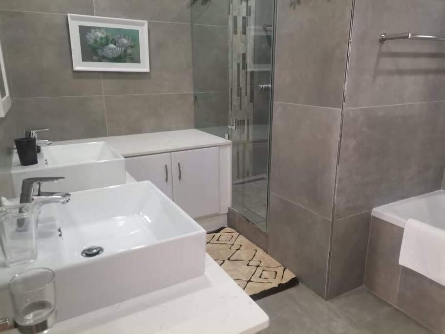 61 Kyalanga Umhlanga Apartment